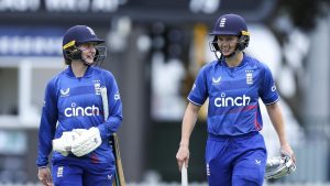 إدواردز يشيد بجونز “الرائعة” بسبب الضربة القاضية الحائزة على المباراة – “أفضل ما رأيته يلعب”