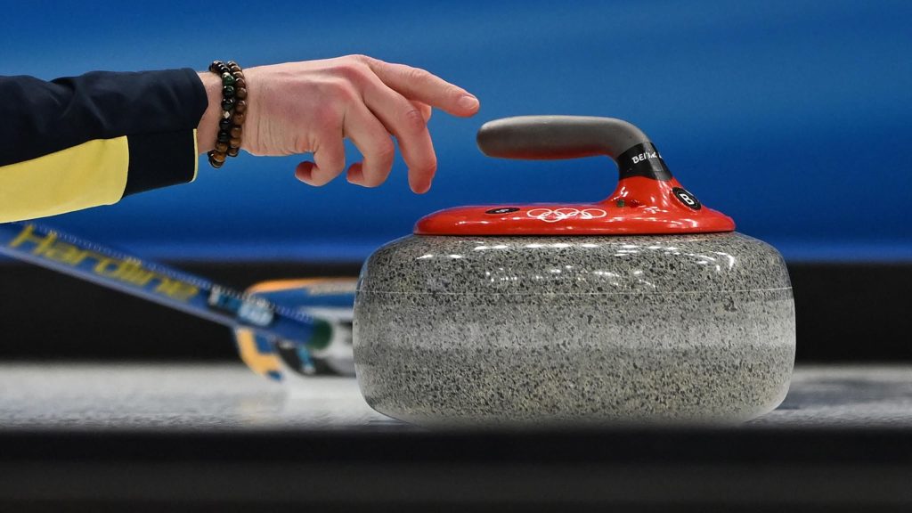 يشيد بروس موات بـ “المعسكر السعيد” حيث تتغلب اسكتلندا على نيوزيلندا في بطولة العالم للكيرلنج للرجال