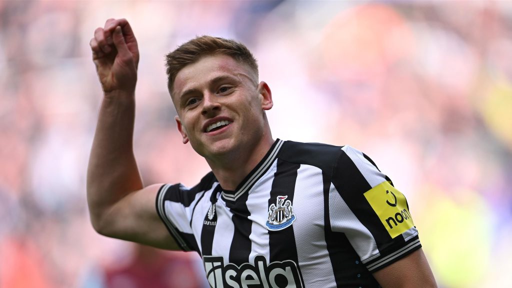 حصريًا لهارفي بارنز: لاعب خط الوسط يحدد طموحات إنجلترا “الحلمية”، كما يقول برونو جيمارايش “ملتزم” مع نيوكاسل