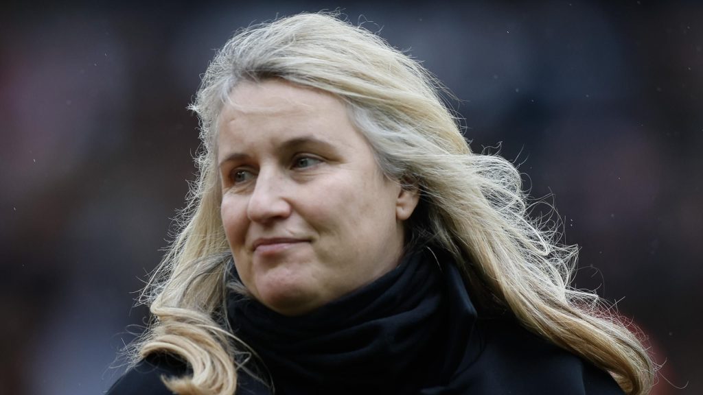 إيما هايز: مدرب تشيلسي يقرأ قصيدة روبرت فروست رداً على مباراة الكأس مع مدرب أرسنال جوناس إيديفال