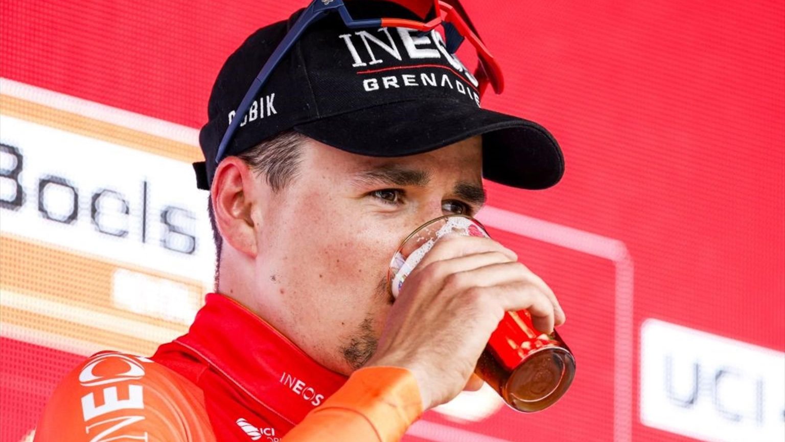 “لا حاجة إلى إنهاء الصورة اليوم” – توم بيدكوك يطرد أشباح عام 2021 بفوزه بسباق أمستل الذهبي