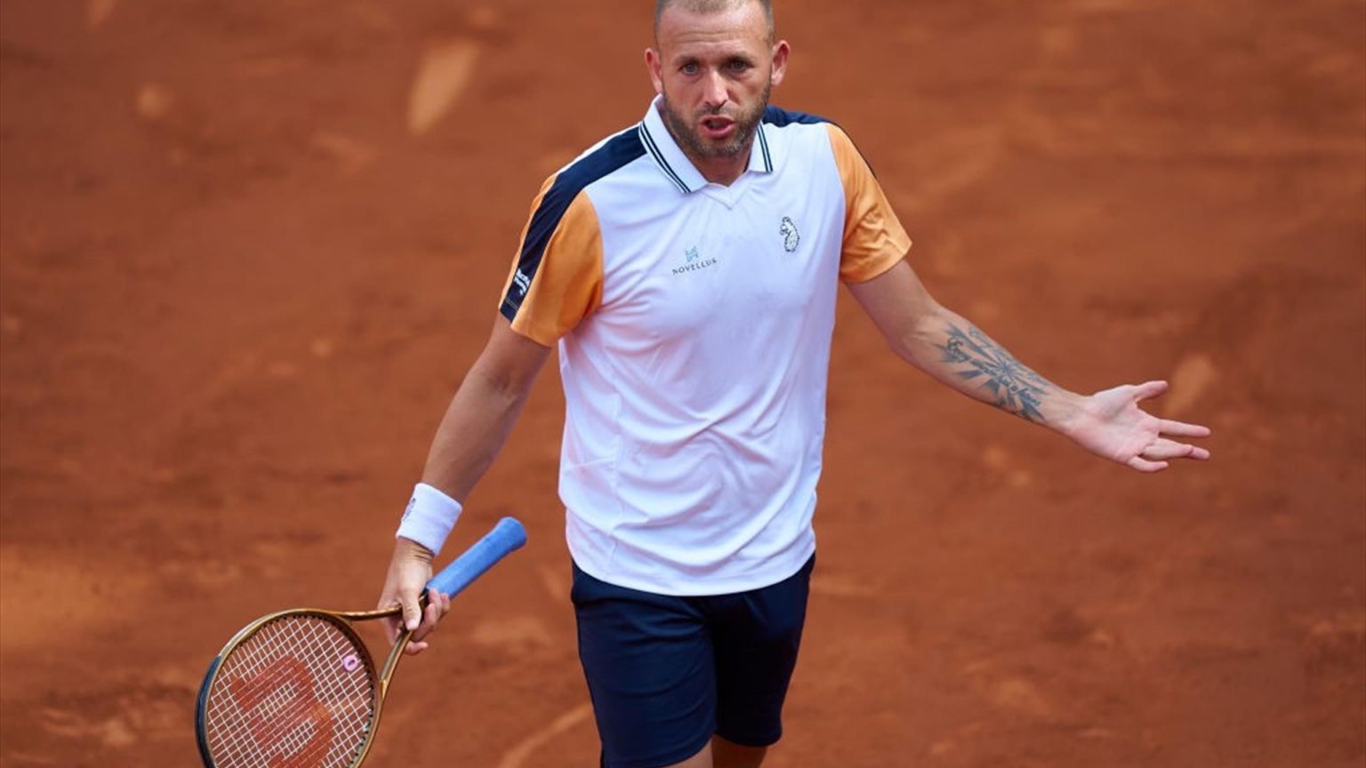 جاك دريبر يفوز بالمباراة الافتتاحية لبطولة BMW المفتوحة، ويعاني دان إيفانز من خسارة الجولة الأولى في بطولة برشلونة المفتوحة