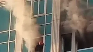 الصور الأولى لحريق مجمع سكني بسموحة شرقي الإسكندرية