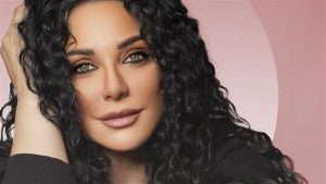 بالشعر الكيرلي.. سلاف فواخرجي تخطف القلوب بإطلالة فاتنة |شاهد