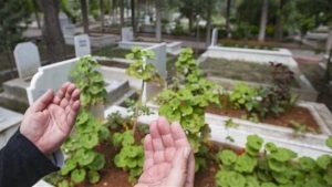 هل الميت ينتظر زيارة أهله يوم العيد.. ومتى يتحقق الوعد بالمغفرة والثواب؟