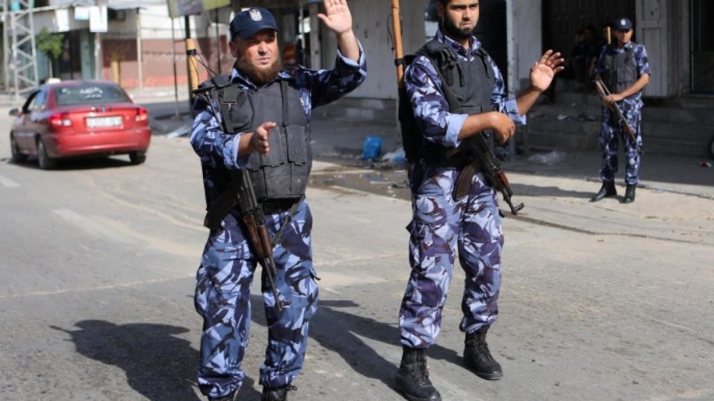 حماس تحيي صمود الشعب في غزة وتؤكد اتخاذ قرارات اقتصادية حاسمة