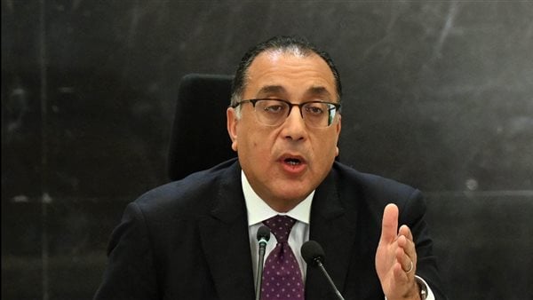 رئيس الوزراء يتابع برنامج الطروحات الحكومية مع محافظ البنك المركزي