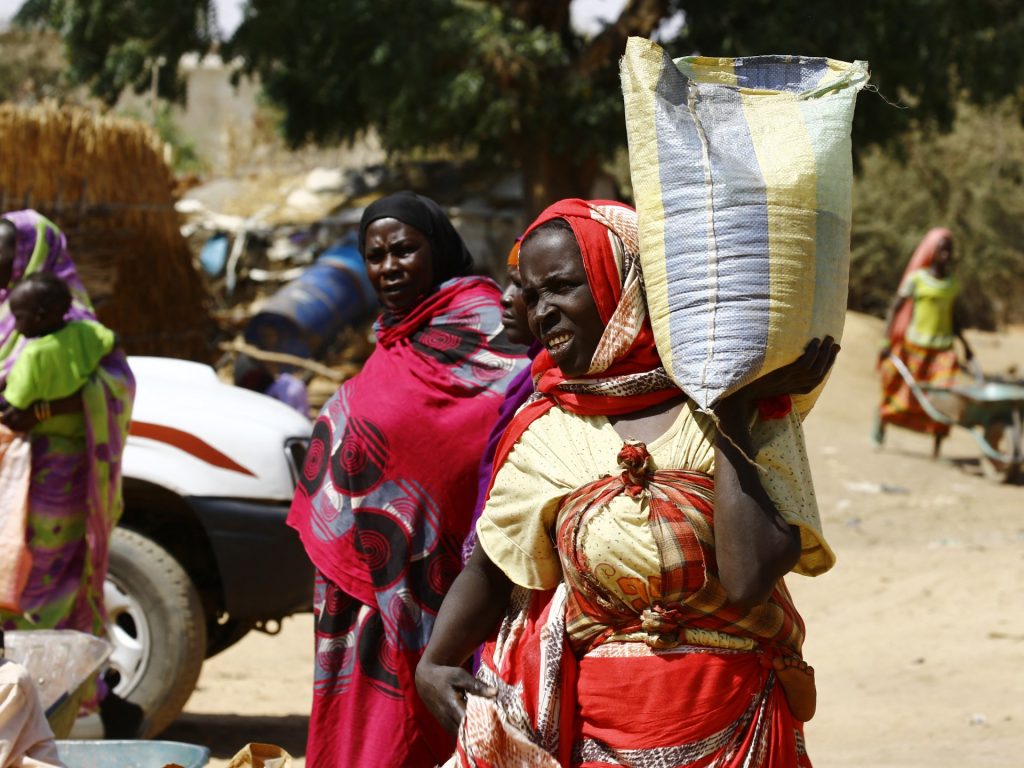 وصول المساعدات الغذائية الأولى التي تقدمها الأمم المتحدة منذ أشهر إلى دارفور بالسودان مع اقتراب المجاعة
