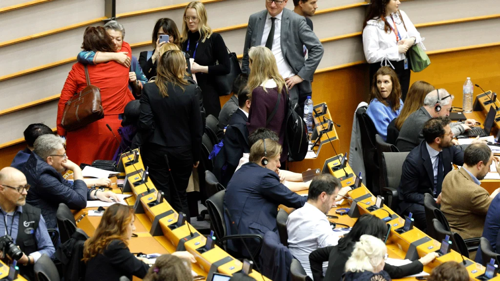 وافق المشرعون في الاتحاد الأوروبي على إصلاح قانون الهجرة، على أمل حرمان اليمين المتطرف من الأصوات