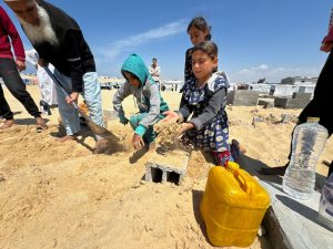 غارات إسرائيلية بغزة في ليلة العيد و20 ألف فلسطيني تحت الأنقاض