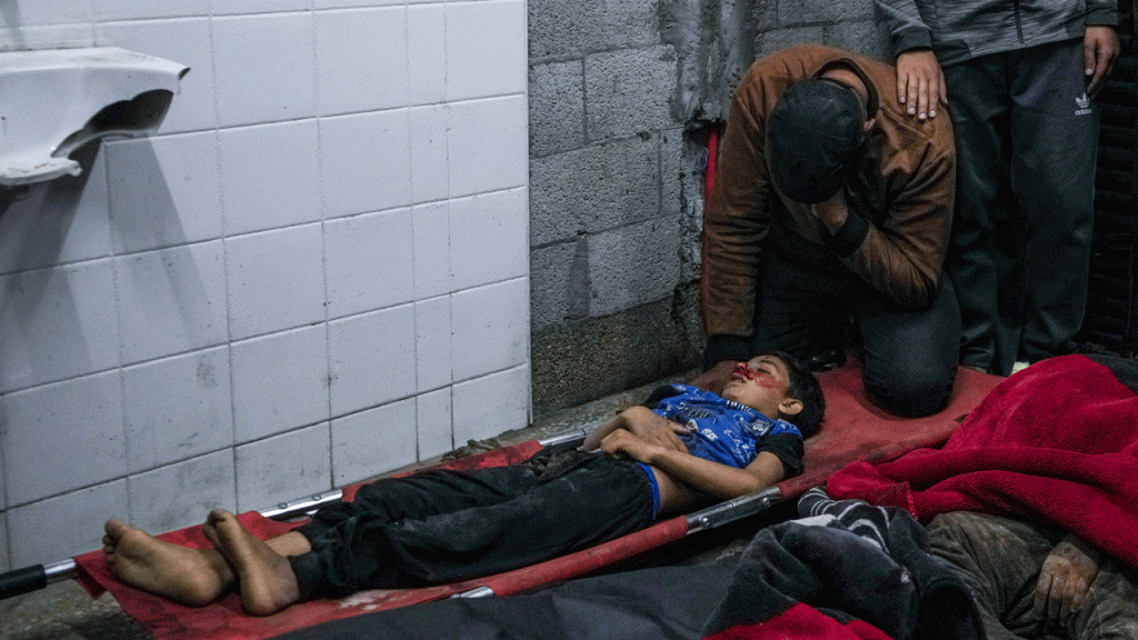 قال القيادي في حركة حماس إسماعيل هنية، إن ثلاثة من أبنائه قتلوا في غارة جوية إسرائيلية على قطاع غزة