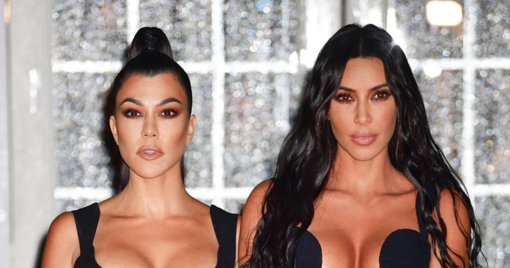 كورتني كارداشيان تسخر من انهيار قرط كيم كارداشيان الماسي الشهير