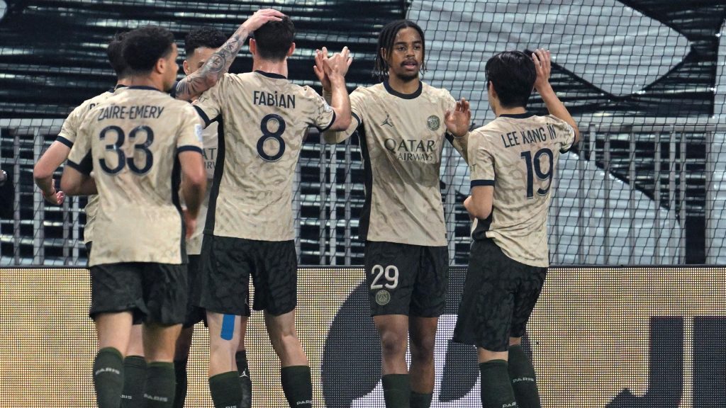 نيس 1-2 باريس سان جيرمان – هدفا برادلي باركولا ويورام زاج يضمنان الفوز لأبطال الدوري الفرنسي الجدد