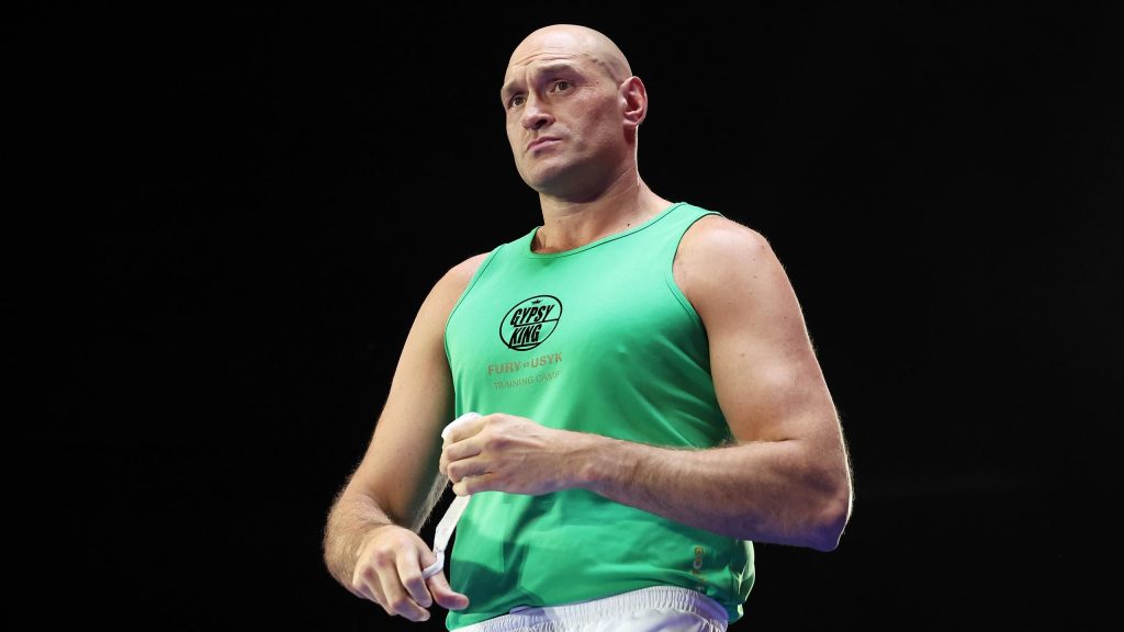 “قلق قليلاً” – لويس قلق من فيوري النحيف