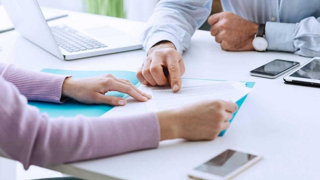 الباحثون عن عمل في الإمارات العربية المتحدة يبلغون عن عروض غير متطابقة في اللحظة الأخيرة قبل الموعد النهائي للتوطين – أخبار