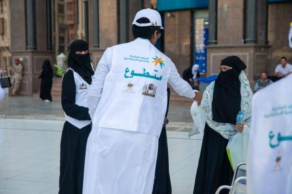 الموارد البشرية تصدر 11715 تصريح عجير حج و42853 تأشيرة عمل موسمية