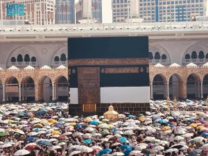 ينتهي الحج رسميًا حيث يغادر الحجاج منى بعد رمي الجمرات في اليوم الرابع