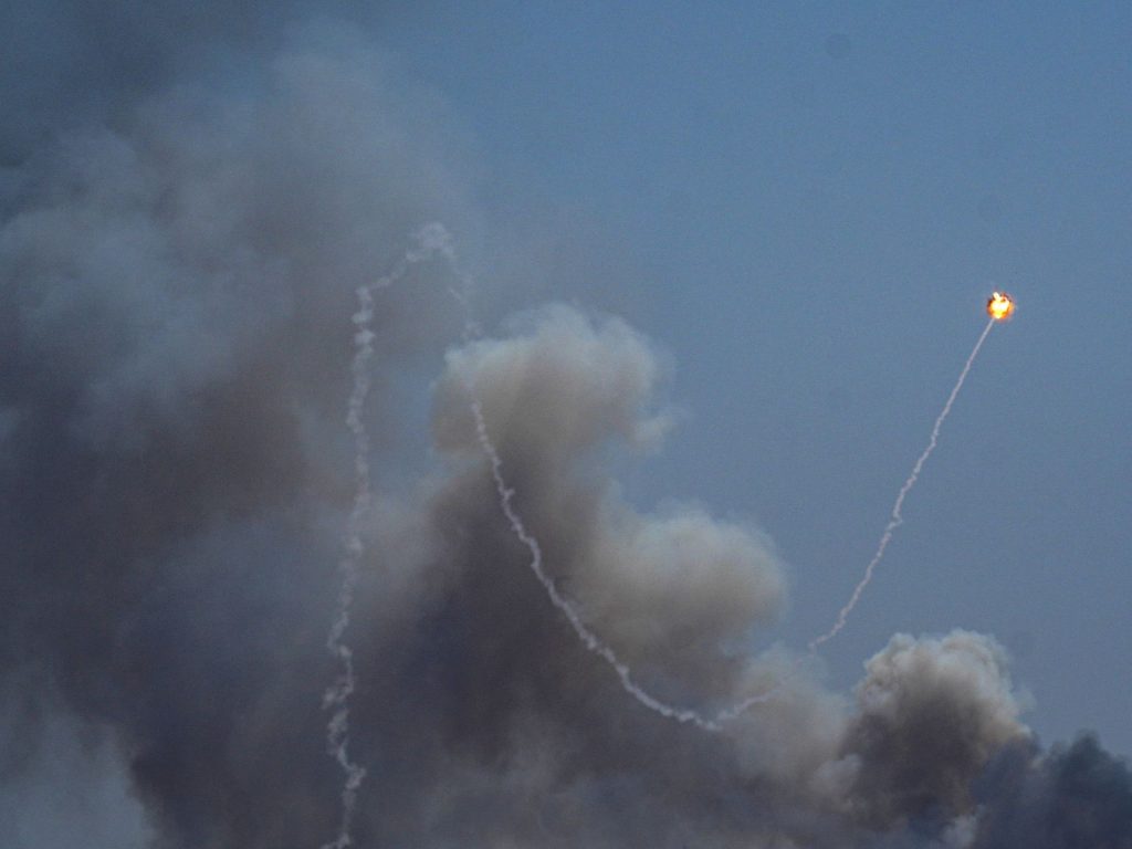 قتيلة بغارة على لبنان وتفعيل 182 إنذارا شمال إسرائيل