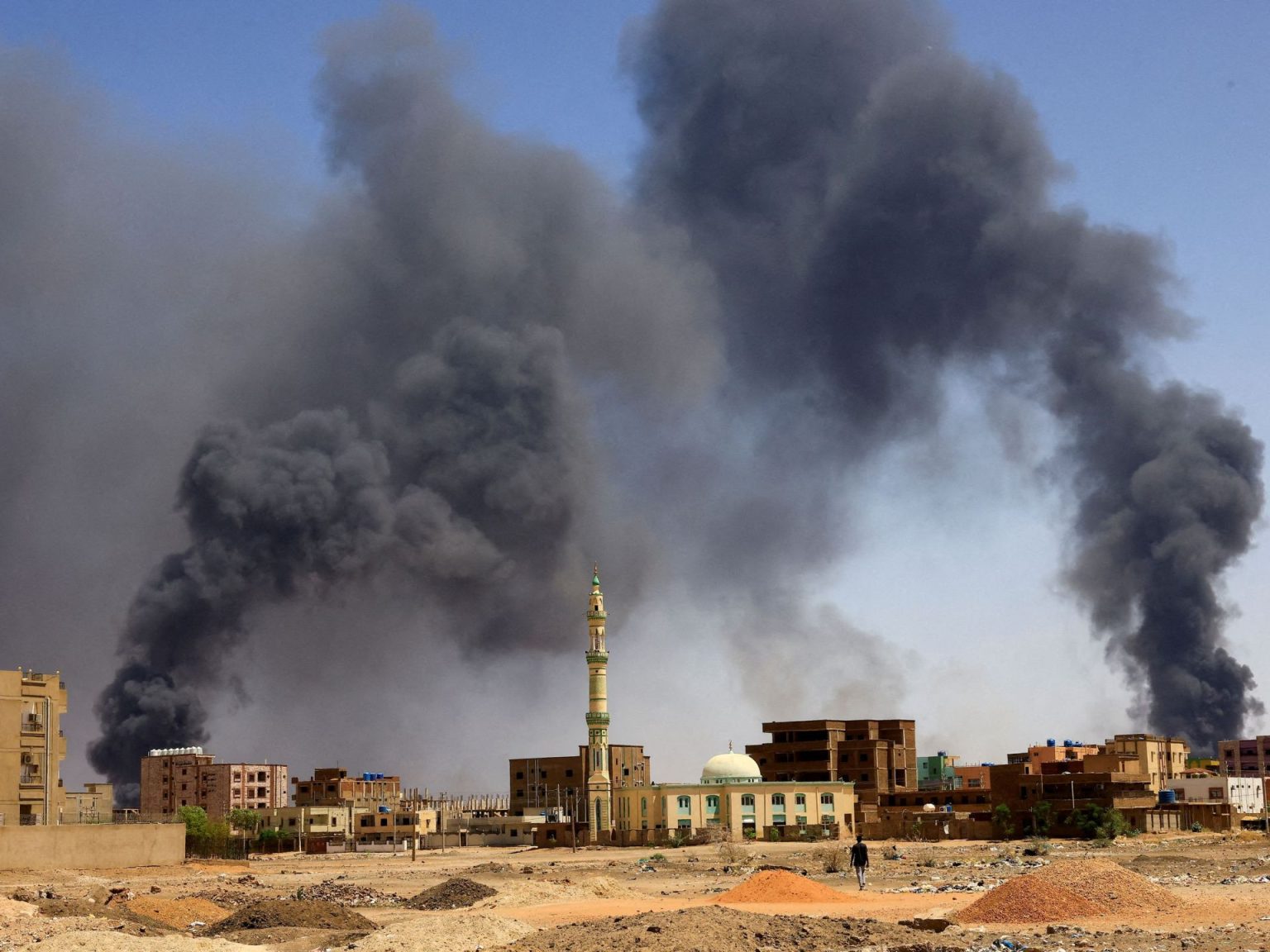 260 قتيلا بالفاشر والجيش السوداني يقصف مواقع للدعم السريع بالخرطوم