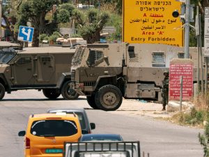 الاحتلال يشن حملة اعتقالات واسعة بالضفة واشتباكات في طوباس