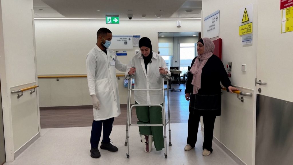 جرحى من غزة يعالجون بقطر يأملون في المشي مرة أخرى