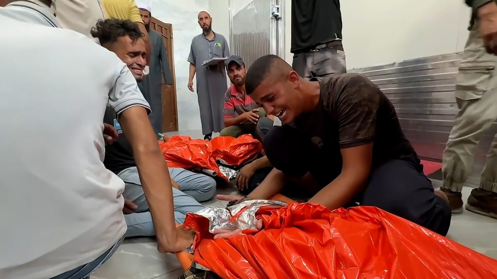 3 شهداء بقصف إسرائيلي استهدف تجمعا للمواطنين شمالي رفح