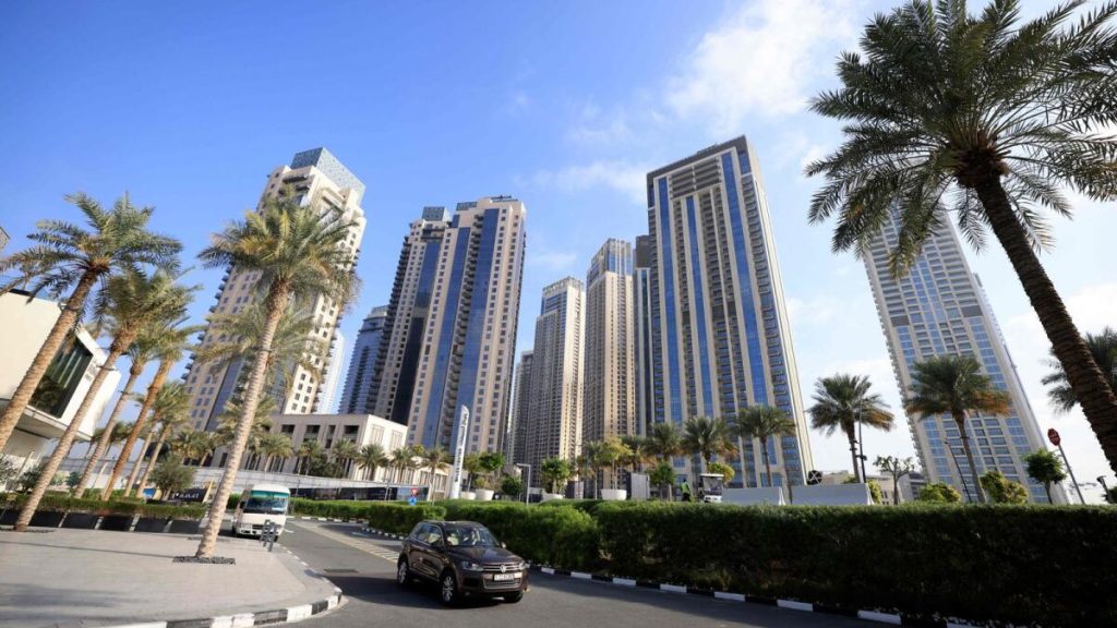 دبي: سكان بعض المباني يخسرون 30 دقيقة انتظاراً للمصعد – أخبار