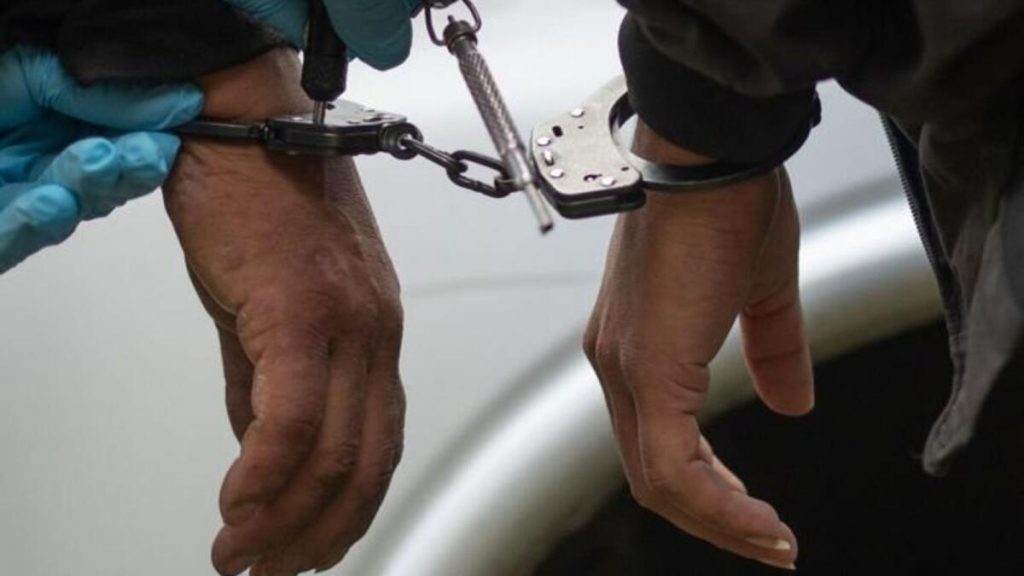 الإمارات: القبض على شخصين بتهمة إخفاء أكثر من 10 كيلوجرامات من المخدرات في صحراء أم القيوين – أخبار