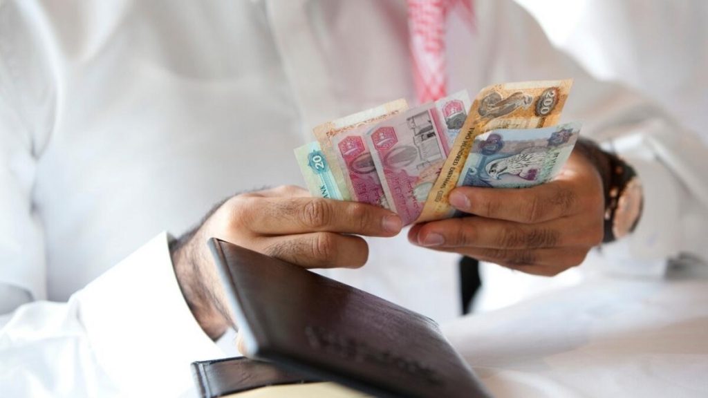الإمارات: هل يحق للموظفين المطالبة بالفرق إذا أنفقوا أقل من البدل؟ – أخبار