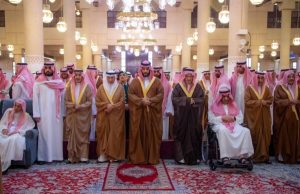 ولي العهد يؤدي صلاة الجنازة على الأميرة لطيفة المرحومة