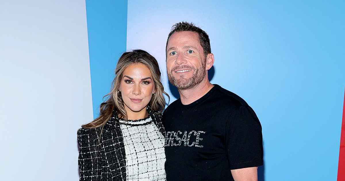 أليسون هولكر تظهر لأول مرة على السجادة الحمراء مع صديقها آدم إدموندز بعد التلميح إلى فيلم New Romance 857