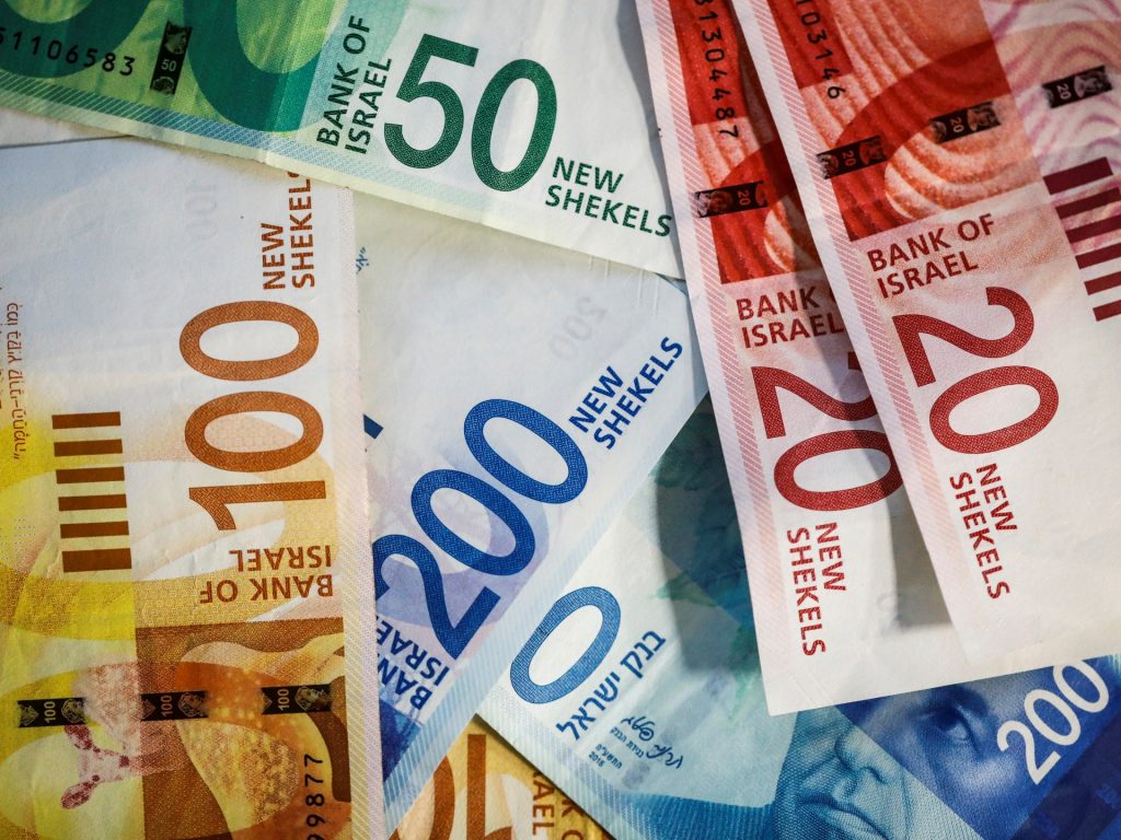 موديز تخفض التصنيف الائتماني لإسرائيل درجتين