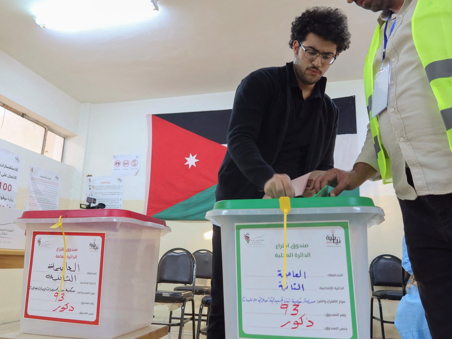 انطلاق الانتخابات البرلمانية الأردنية على وقع اقتصادي صعب وحرب غزة