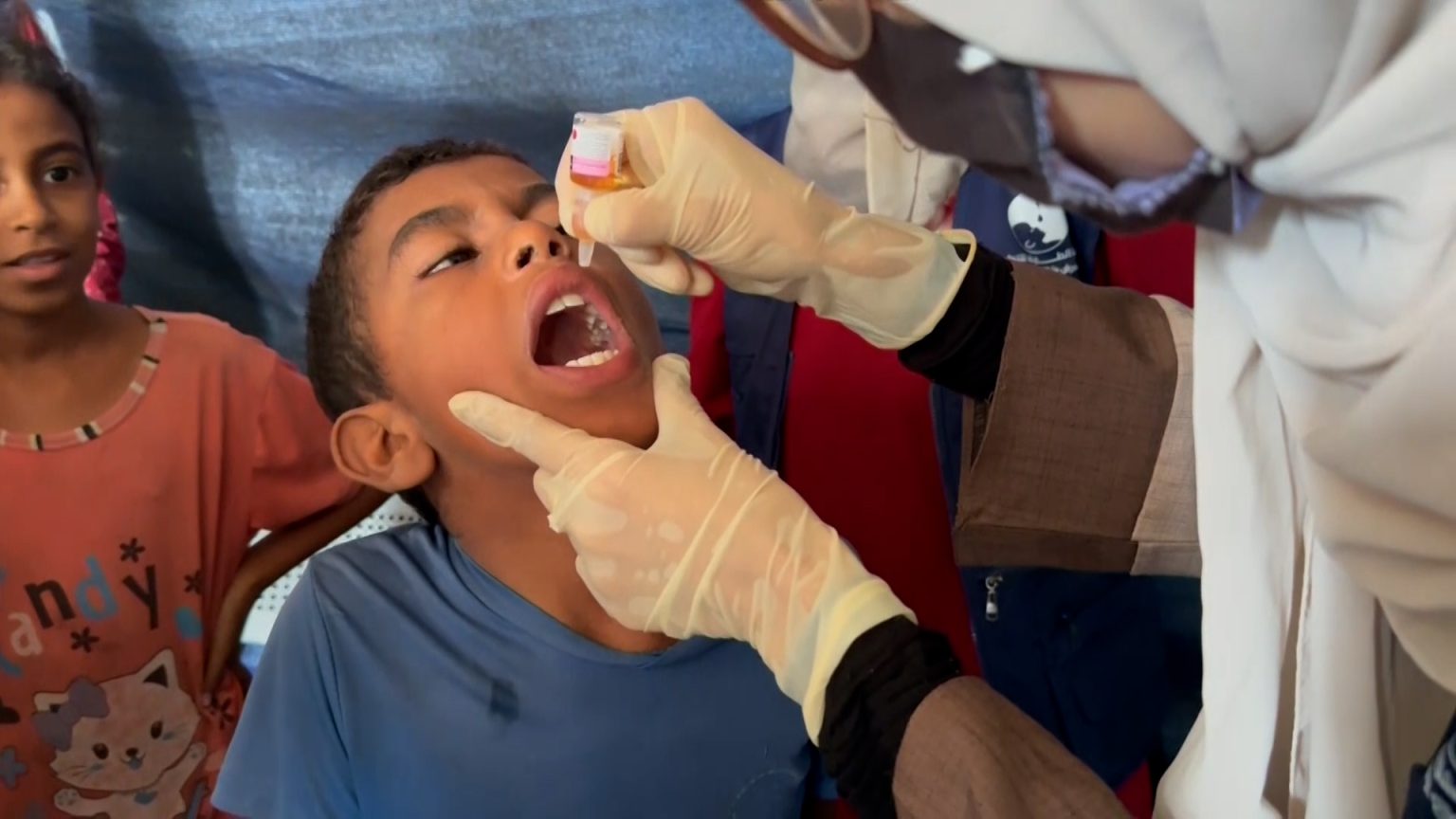 بدء حملة تطعيم ضد شلل الأطفال بقطاع غزة