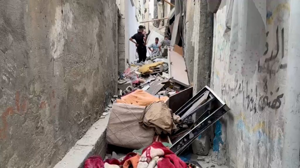 35 شهيدا بغزة وإسرائيل تستعين بقوات بحرية للقتال برا