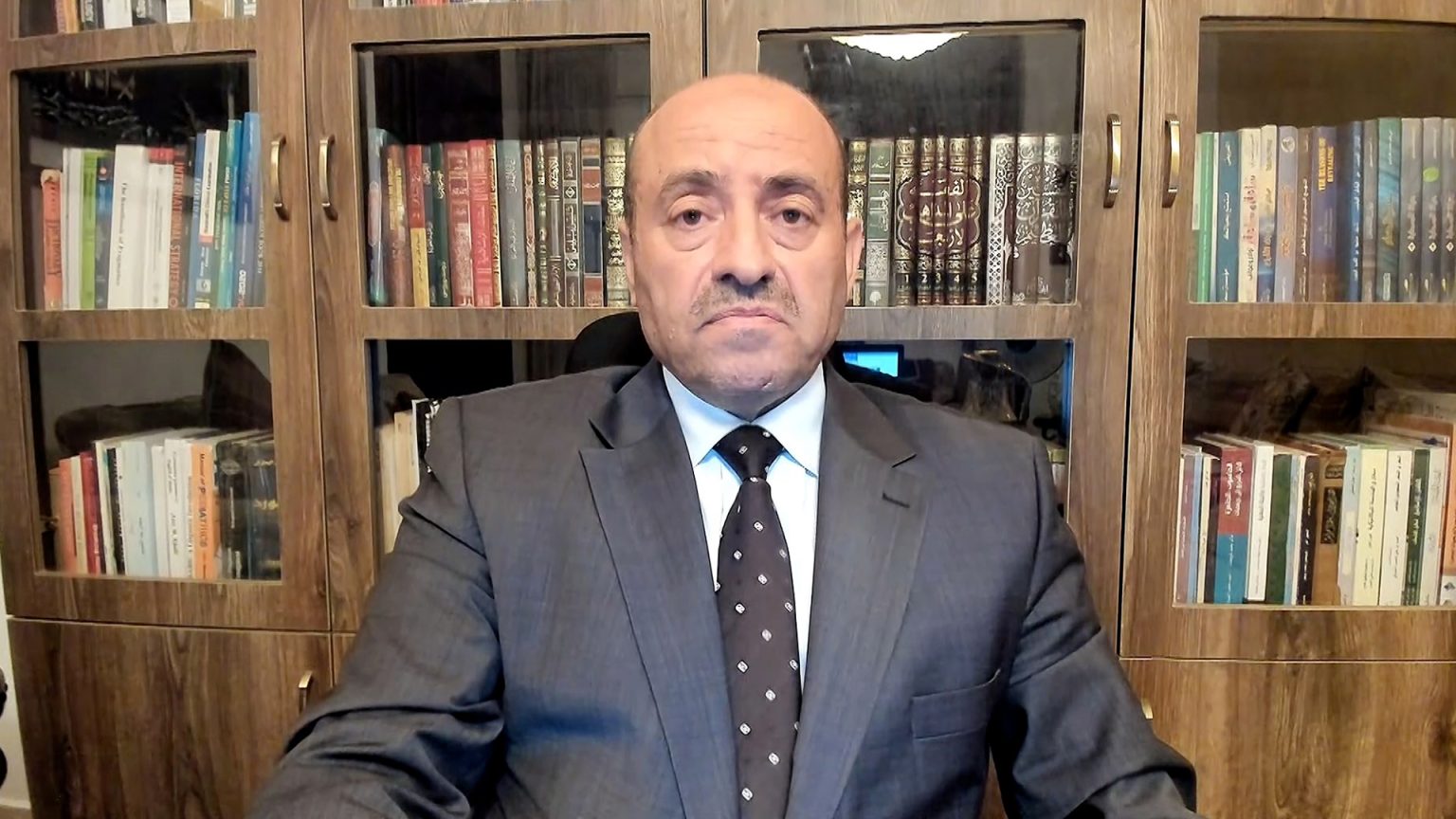 خبير عسكري: حزب الله يقاتل وحيدا وإسرائيل تسعى لتدميره