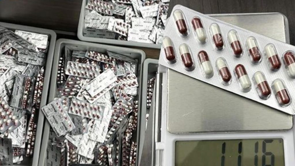 الإمارات: القبض على مسافر بحوزته 8.7 كجم مخدرات في مطار الشارقة – خبر