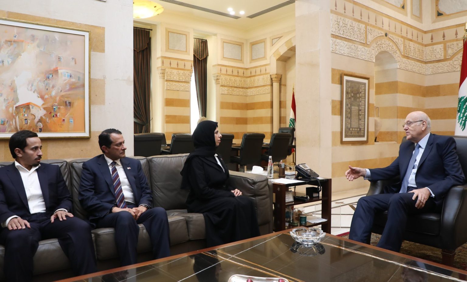 قطر تطلق جسرا جويا لمساعدة لبنان وتدعو لوقف تسليح إسرائيل