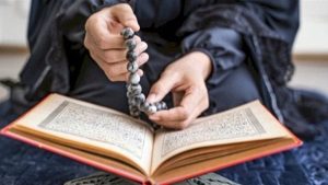 البخل والشح.. عقوبة ترك الصلاة على النبي محمد