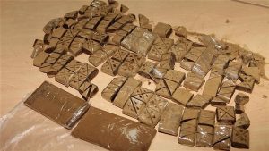 حبس شخص لاتهامه بحيازة 24 كيلو من مخدر الحشيش