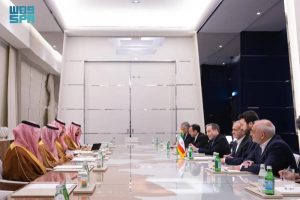 وزير الخارجية السعودي والرئيس الإيراني يبحثان التطورات الإقليمية