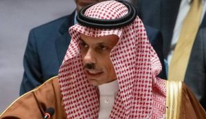 وزير الخارجية السعودي يناقش الوضع الإقليمي في اتصالات مع نظيره الباكستاني ومسؤول في الاتحاد الأوروبي