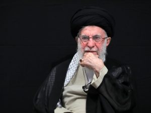 الغارديان: منصة إكس توقف حسابا جديدا باللغة العبرية لخامنئي