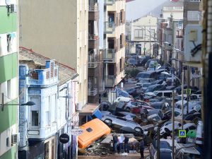 تساهل السلطات فاقم خسائر الفيضانات في إسبانيا