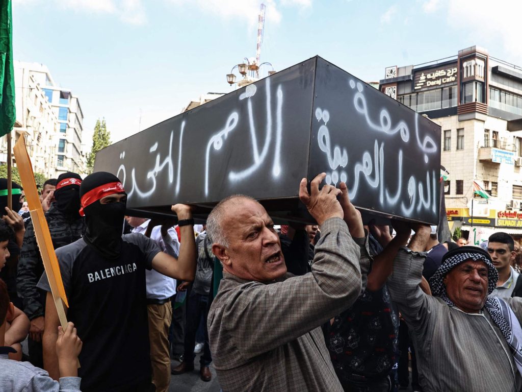 استشهاد طفل وإصابة 8 في مواجهات مع الاحتلال بمخيم قلنديا