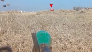 شاهد.. القسام تستهدف آلية إسرائيلية بقذيفة “آر بي جي” في جباليا