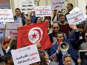 جمعية حقوقية: صحفية تونسية تبدأ إضرابا عن الطعام داخل سجنها