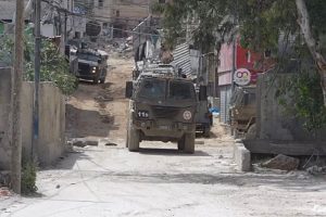 استشهاد فلسطيني وإصابة 5 آخرين خلال اقتحام قوات الاحتلال لطولكرم