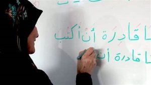 أسرة سوهاجية خالية من الأمية تتطلع لتعليم 60 ألف شخص بالعام.. تفاصيل