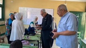 دون استثناء.. مدير «تعليم القليوبية»: تطبيق مبدأ الثواب والعقاب لتحقيق الانضباط